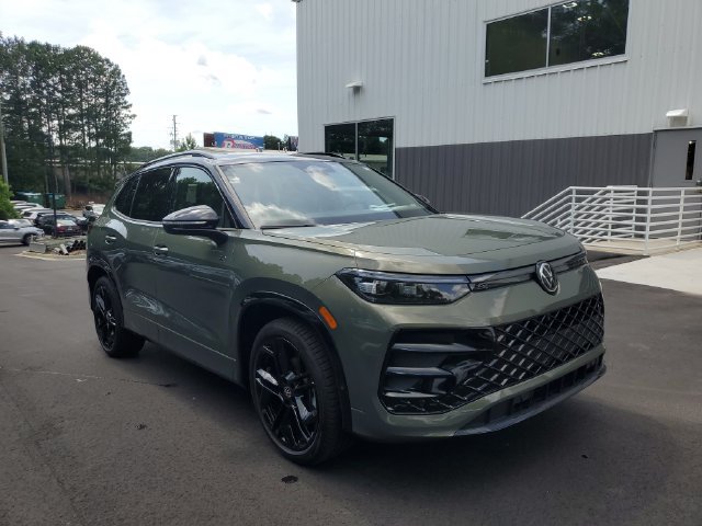 New 2026 Volkswagen Tiguan SE R-Line FWD image 3