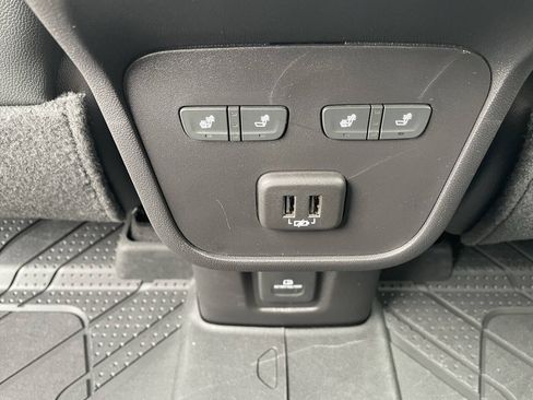 Used 2024 Chevrolet Equinox Premier AWD/4WD image 5