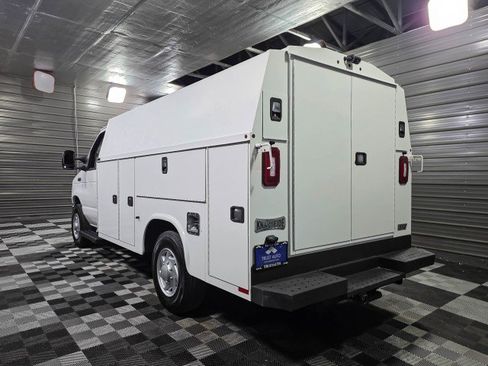 Used 2021 Ford E-350 and Econoline 350 Super Duty w/ Power Windows & Locks Group image 7