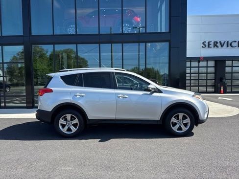 Used 2015 Toyota RAV4 XLE AWD/4WD image 2