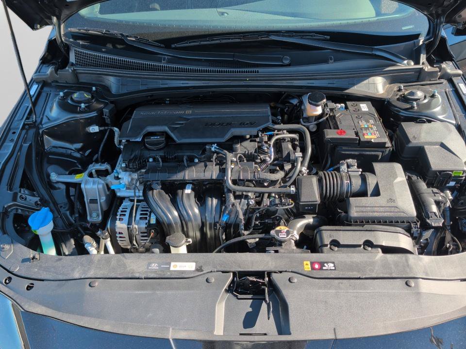 Certified 2025 Hyundai Elantra Sport FWD image 16