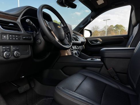 Used 2024 Chevrolet Tahoe High Country AWD/4WD image 16
