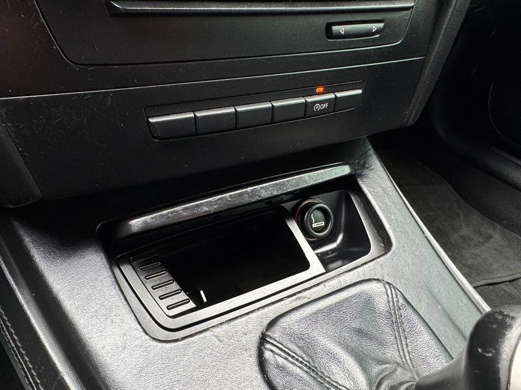 Used 2011 BMW M3 Convertible RWD image 26