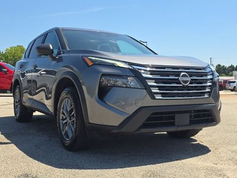 Used 2024 Nissan Rogue S AWD/4WD image 7