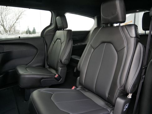 New 2026 Chrysler Voyager LX image 10