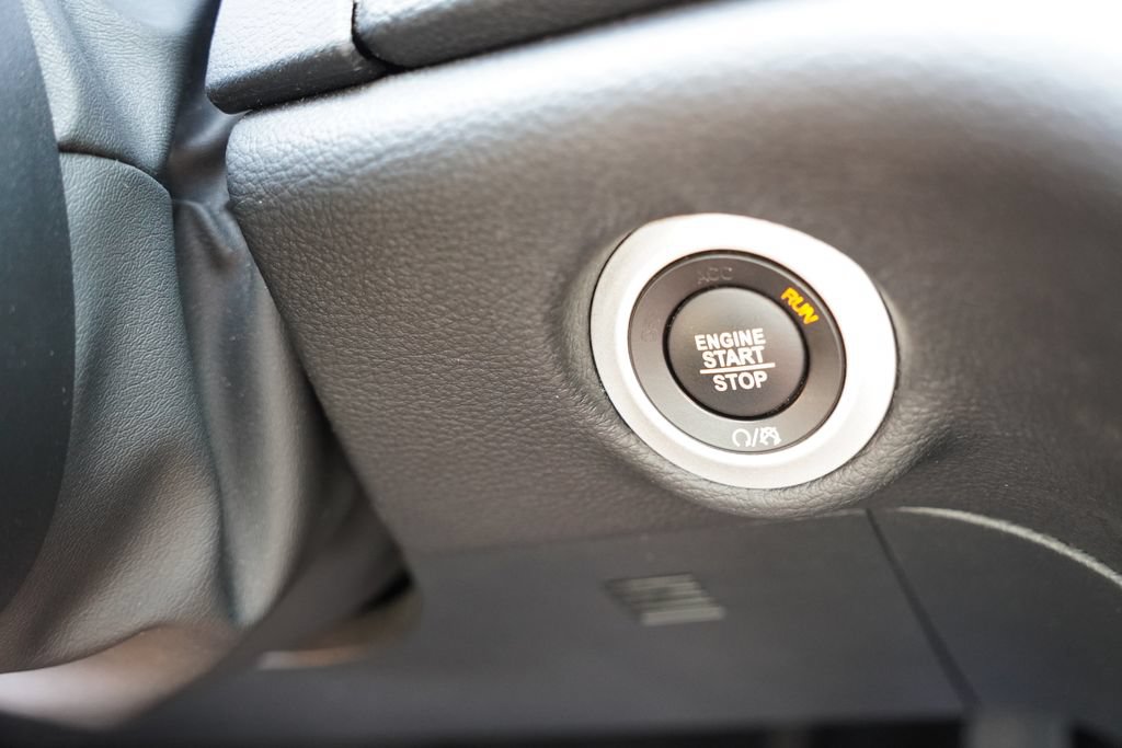 Used 2025 Chrysler Pacifica Limited FWD image 34