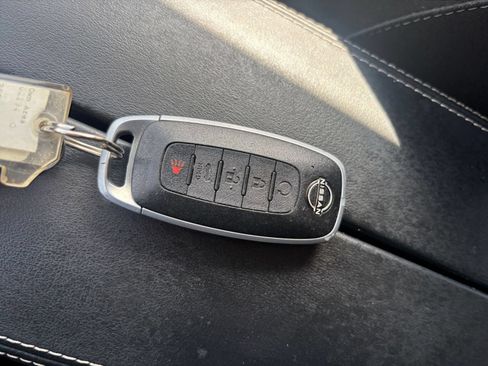 Used 2025 Nissan Rogue SV FWD image 21