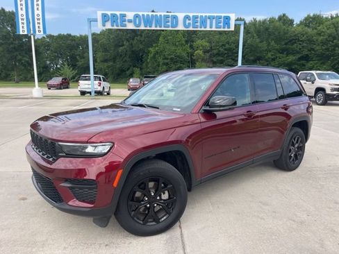 Used 2025 Jeep Grand Cherokee Altitude AWD/4WD image 29