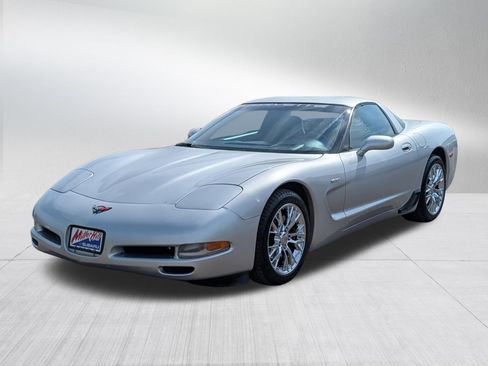 Used 2001 Chevrolet Corvette Coupe w/ Preferred Equipment Group2 RWD image 3