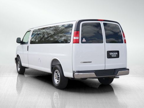 Used 2025 Chevrolet Express 3500 LT w/ LT Preferred Equipment Group RWD image 3