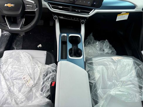 New 2026 Chevrolet Equinox EV LT image 17