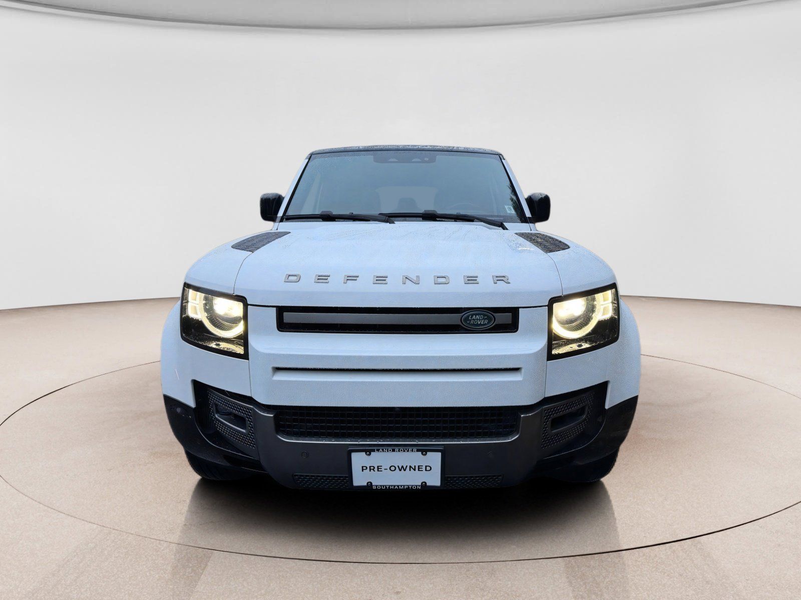 Used 2023 Land Rover Defender 110 X-Dynamic SE AWD/4WD image 9