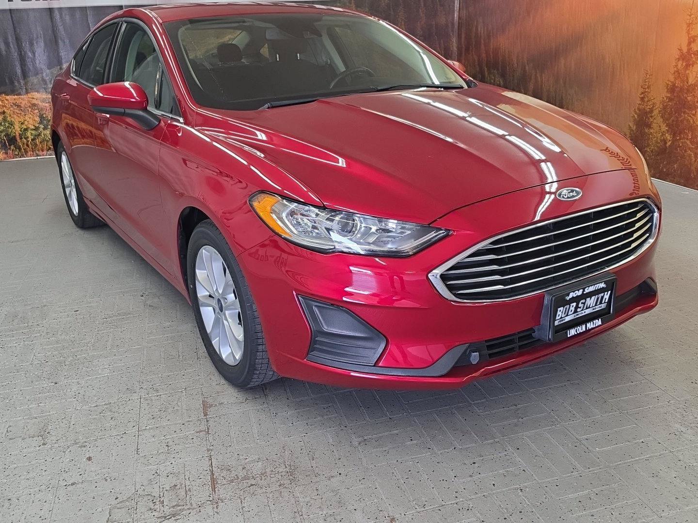 Used 2020 Ford Fusion SE FWD image 1