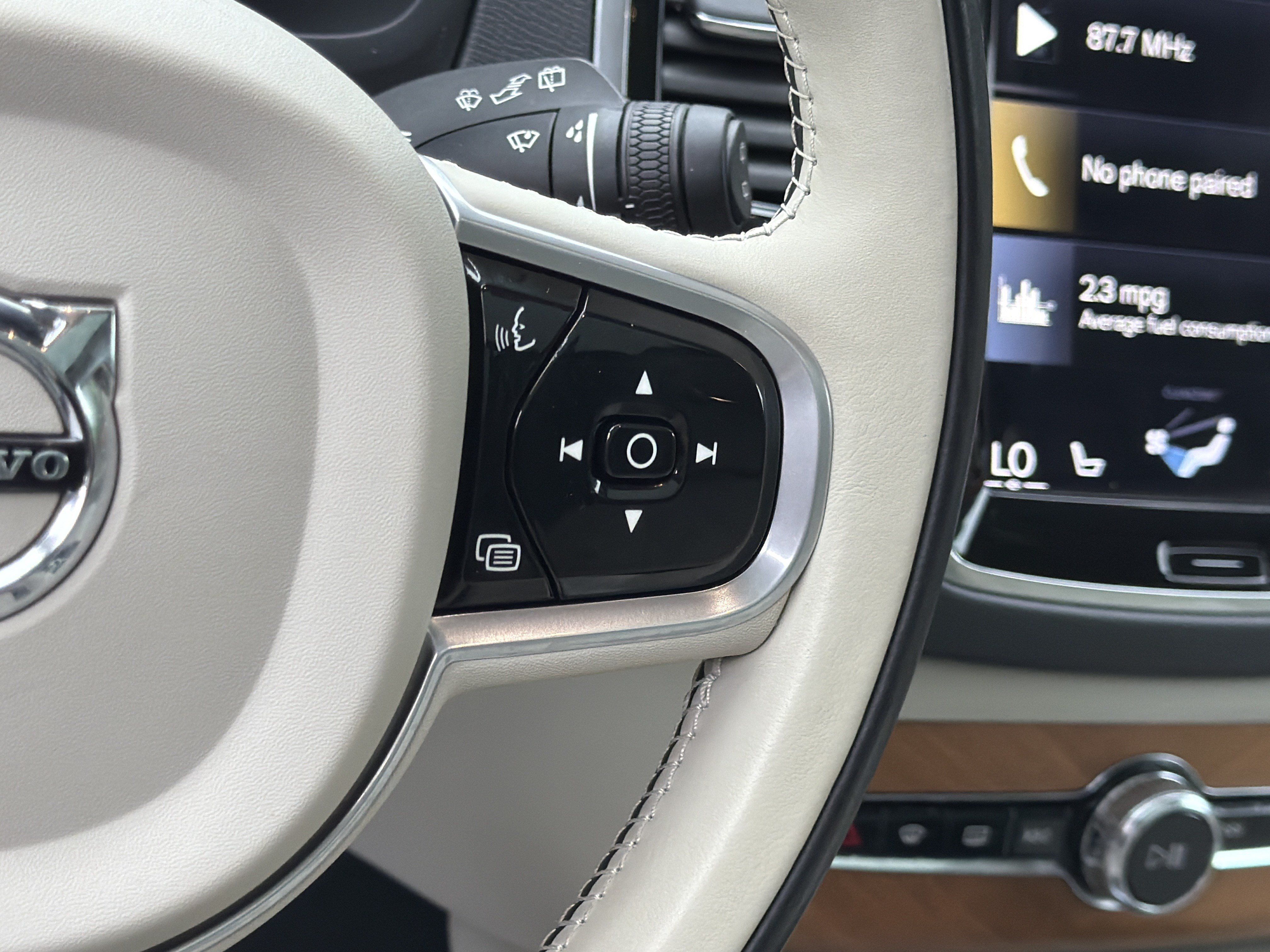 Used 2022 Volvo XC90 T5 Momentum w/ Advanced Package FWD image 20