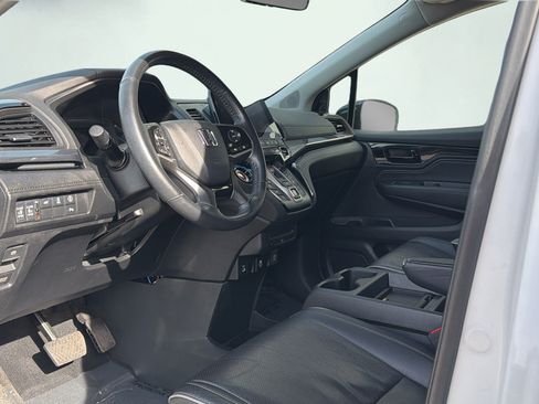 Used 2023 Honda Odyssey Elite image 2