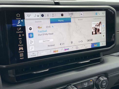 New 2025 Jeep Gladiator Mojave image 17