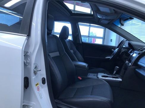 Used 2013 Toyota Camry SE image 24