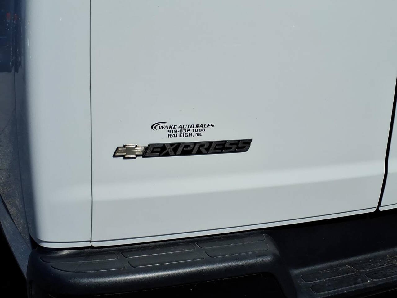 Used 2022 Chevrolet Express 2500 Extended w/ Driver Convenience Package RWD image 5