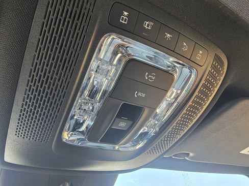 Used 2025 Mercedes-Benz GLB 250 4MATIC image 35