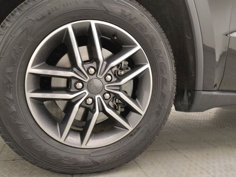 Used 2020 Jeep Grand Cherokee Limited w/ Trailer Tow Group IV image 31