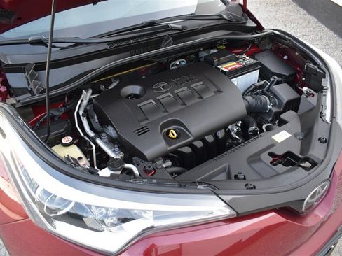Used 2019 Toyota C-HR XLE FWD image 30