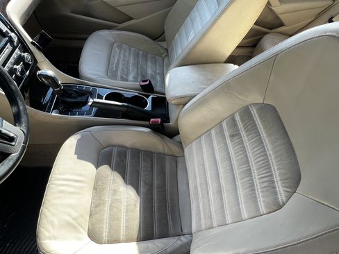 Used 2014 Volkswagen Passat TDI SEL Premium image 16