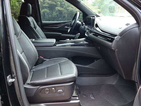 Used 2024 Cadillac Escalade ESV Sport AWD/4WD image 31