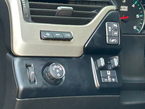 Used 2017 GMC Yukon Denali RWD image 32