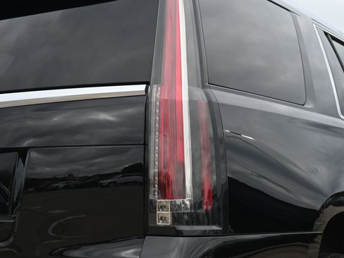 Used 2020 Cadillac Escalade Luxury AWD/4WD image 23