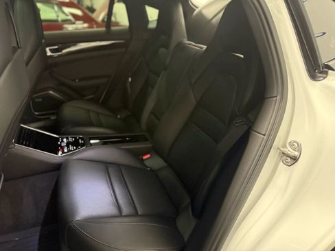 Used 2021 Porsche Panamera image 14
