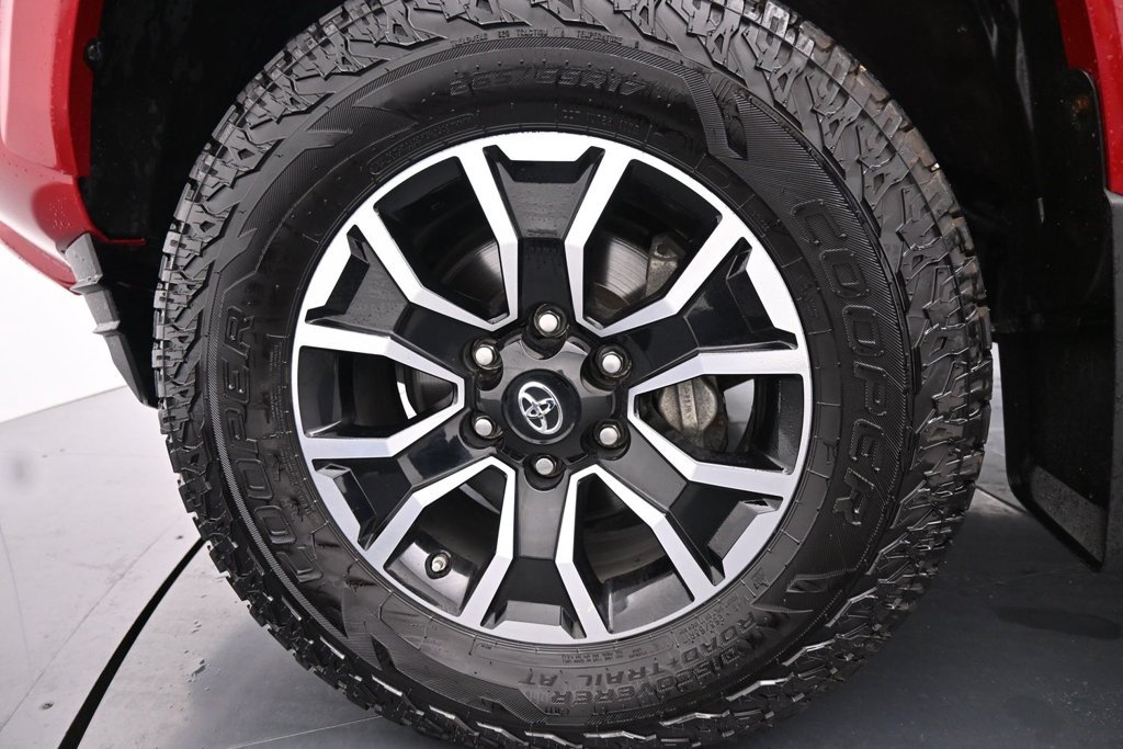 Used 2020 Toyota Tacoma TRD Sport w/ Technology Package AWD/4WD image 14