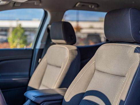 Used 2023 GMC Acadia SLE w/ Driver Convenience Package image 20