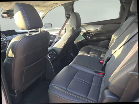 Used 2024 MAZDA CX-90 3.3 Turbo w/ Preferred Plus image 11