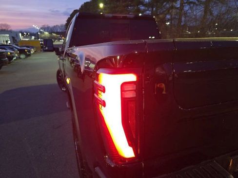 Used 2025 GMC Sierra 2500 AT4 w/ AT4 Premium Plus Package image 34