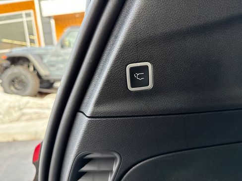 New 2026 Chrysler Pacifica Limited image 12