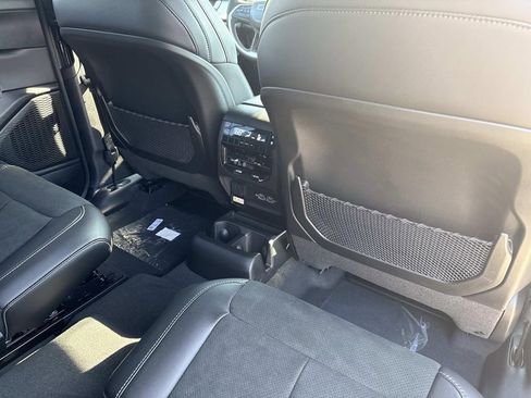 New 2025 Jeep Grand Cherokee L Altitude image 15