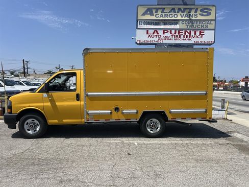 Used 2021 GMC Savana 3500 w/ Power Convenience Package RWD image 2