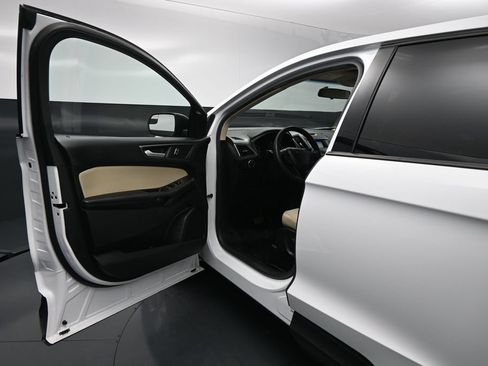 Used 2017 Ford Edge SE FWD image 8