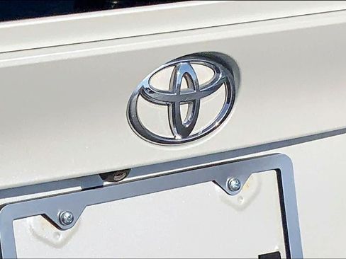 Used 2019 Toyota C-HR XLE FWD image 31