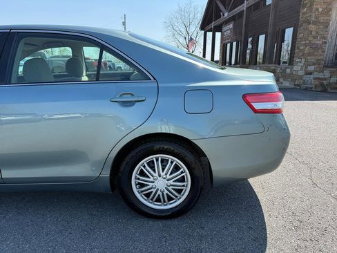 Used 2011 Toyota Camry LE image 29