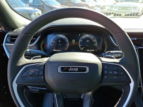 New 2025 Jeep Grand Cherokee Limited image 15