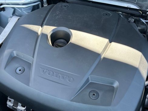 Used 2022 Volvo XC90 T6 Momentum image 28