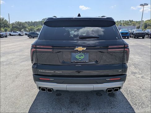 Used 2024 Chevrolet Traverse LT AWD/4WD image 6