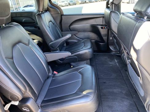 Used 2025 Chrysler Pacifica Select FWD image 20