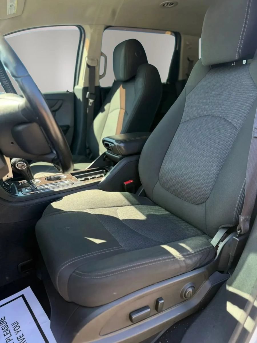 Used 2017 Chevrolet Traverse LT w/ Style and Technology Package AWD/4WD image 16