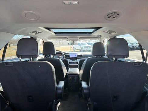 Certified 2022 Ford Explorer XLT w/ Equipment Group 202A image 17