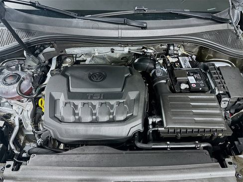 Used 2023 Volkswagen Tiguan SE R-Line image 32