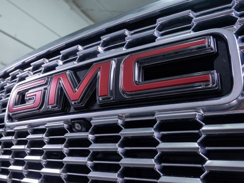 Used 2023 GMC Yukon Denali w/ Denali Reserve Package AWD/4WD image 5
