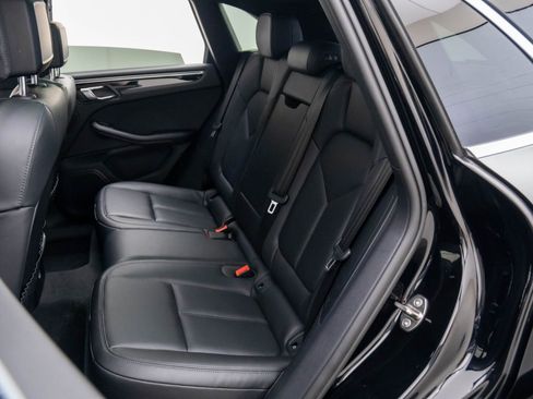 Certified 2023 Porsche Macan S image 18