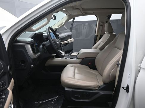 Used 2022 Ford Expedition XLT image 22